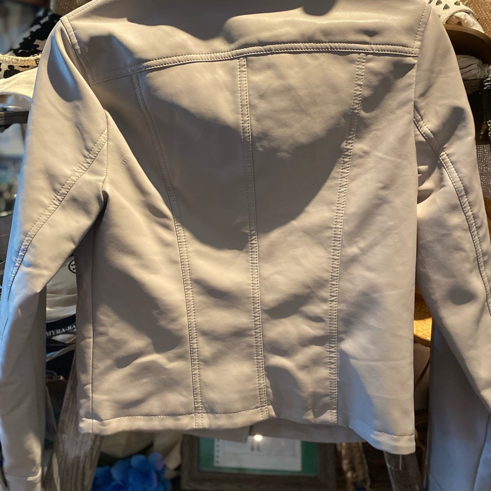 Express Gray Leather Jacket Sleek Design Versatile - image 2